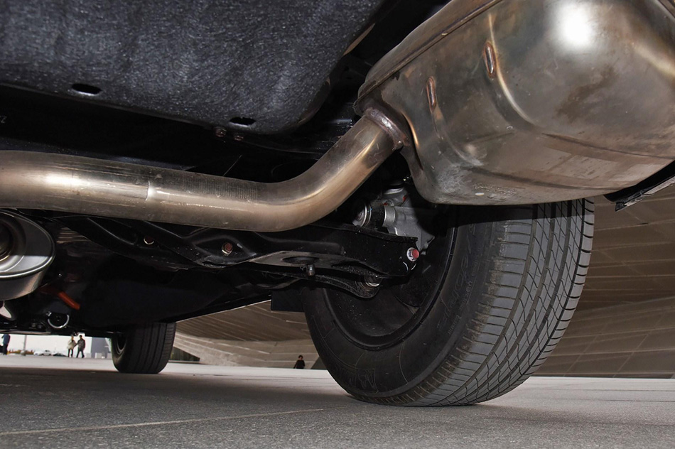 2020款 锐·混动 2.0L 两驱锐·尊贵版 引擎底盘