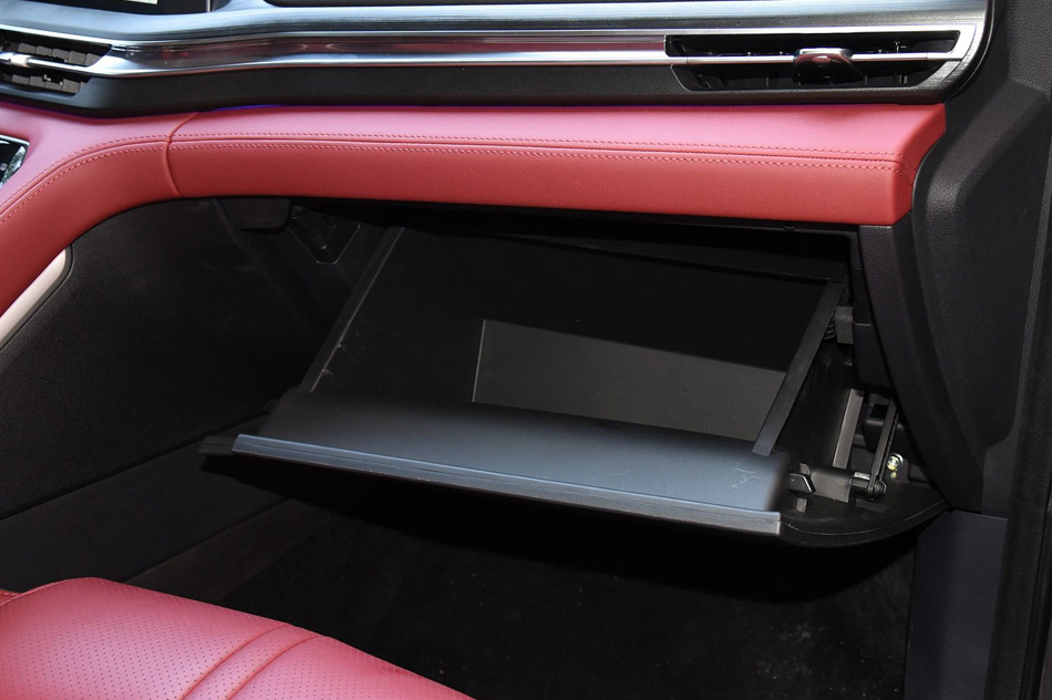 2020款 2.0T 自动旗舰型 内饰