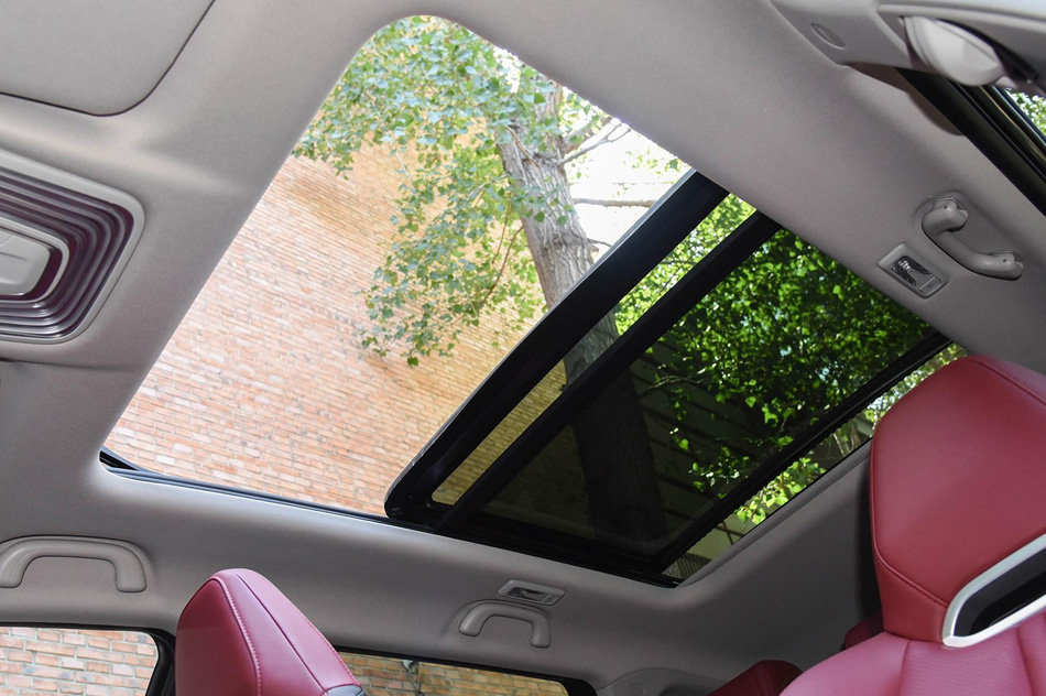 2020款 2.0T 自动旗舰型 座椅空间