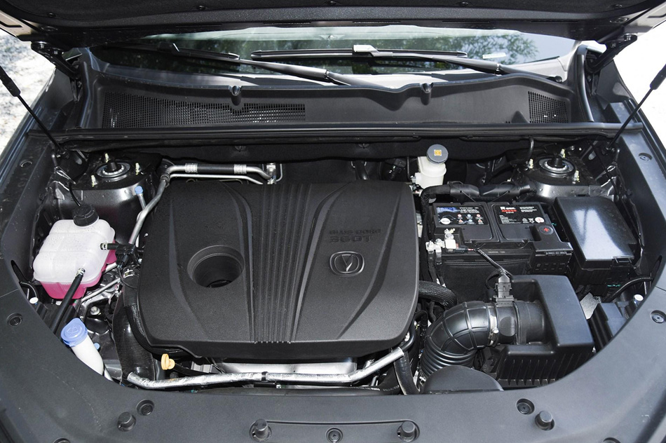 2020款 2.0T 自动旗舰型 引擎底盘