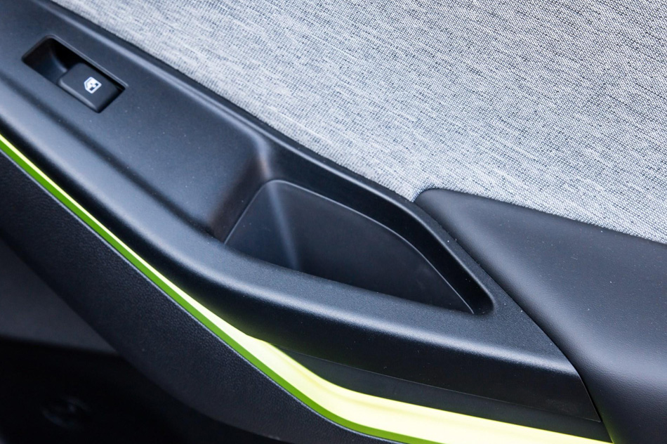 2020款 纵擎版 座椅空间