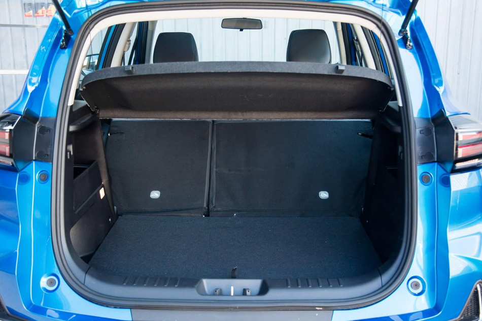 2020款 纵擎版 座椅空间