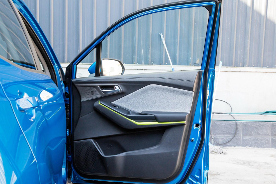 2020款 纵擎版 座椅空间