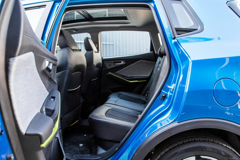 2020款 纵擎版 座椅空间