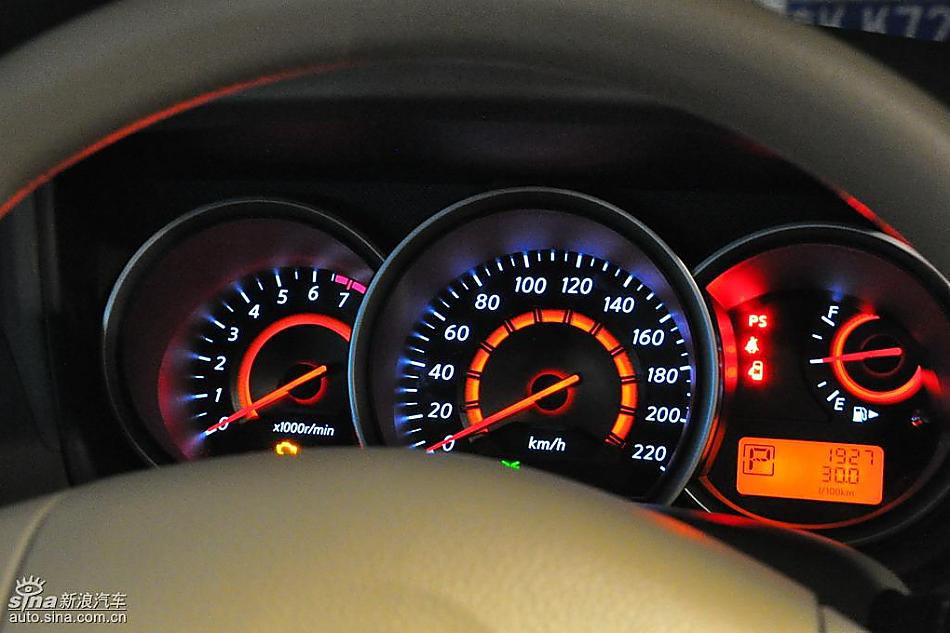东风日产轩逸09款试车实拍图 内饰