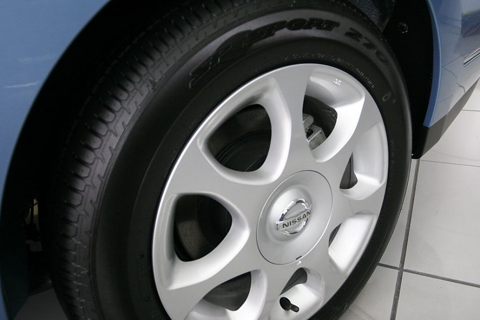 东风日产轩逸车轮