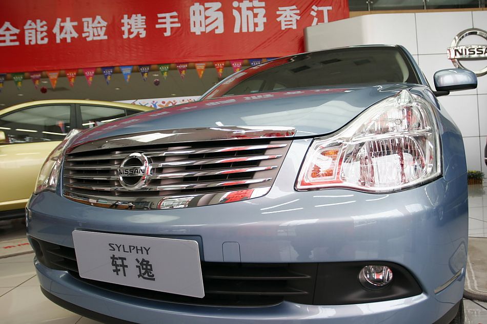东风日产轩逸前脸