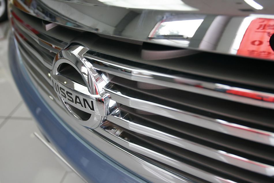 东风日产轩逸进气格栅