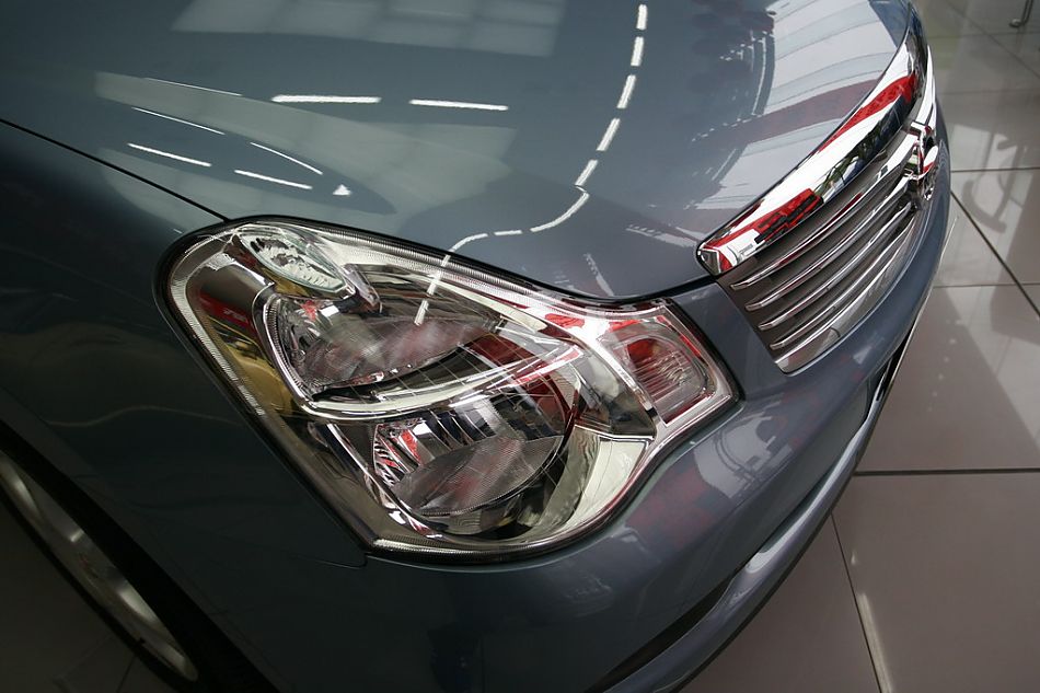 东风日产轩逸前大灯