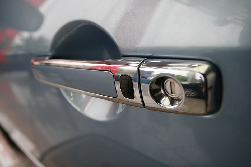 东风日产轩逸车门拉手