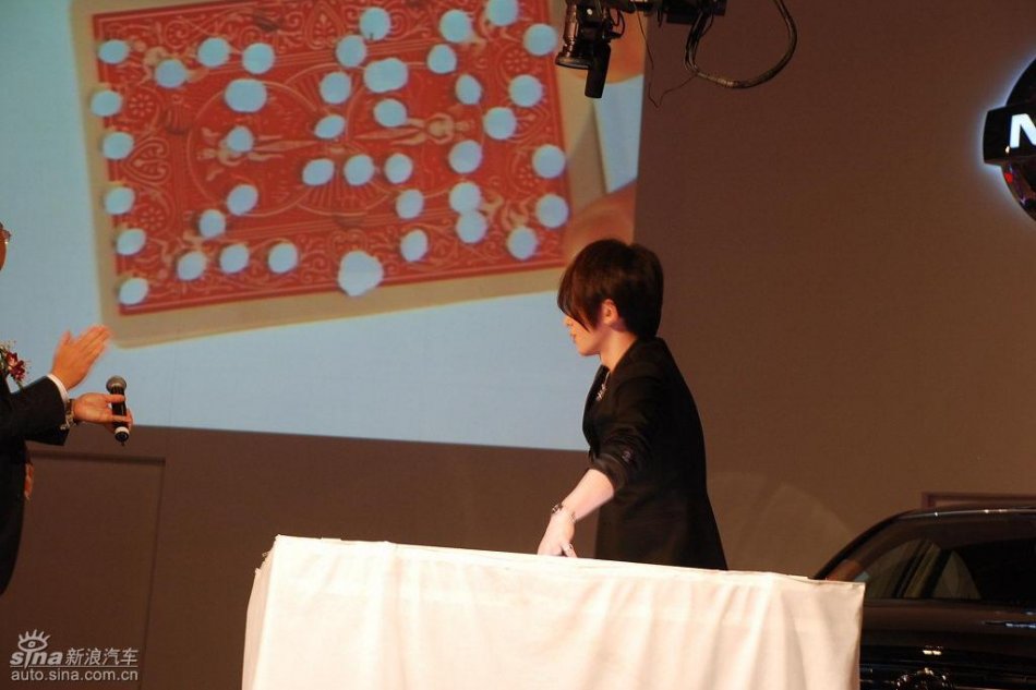 东风日产新轩逸上市现场图