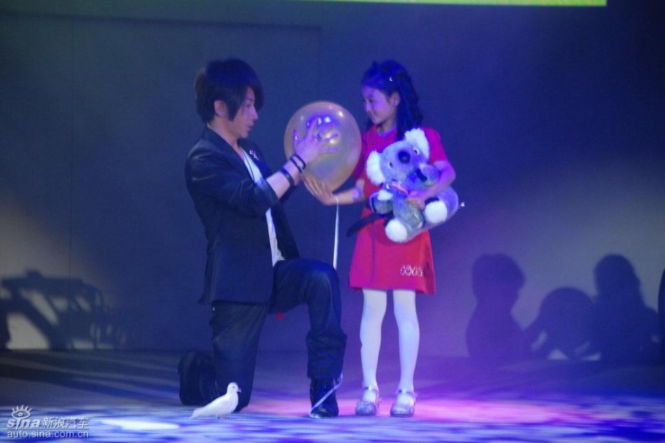 东风日产新轩逸上市现场图