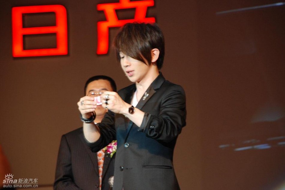 东风日产新轩逸上市现场图