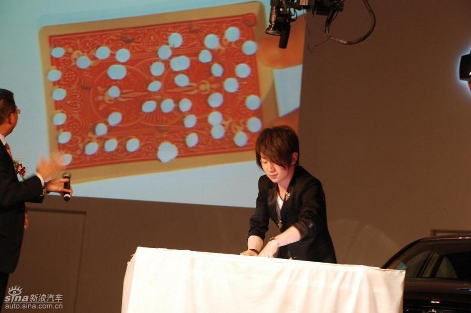 东风日产新轩逸上市现场图
