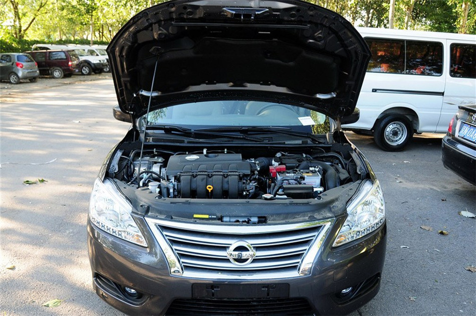 2012款 1.8L CVT 舒适版 引擎底盘