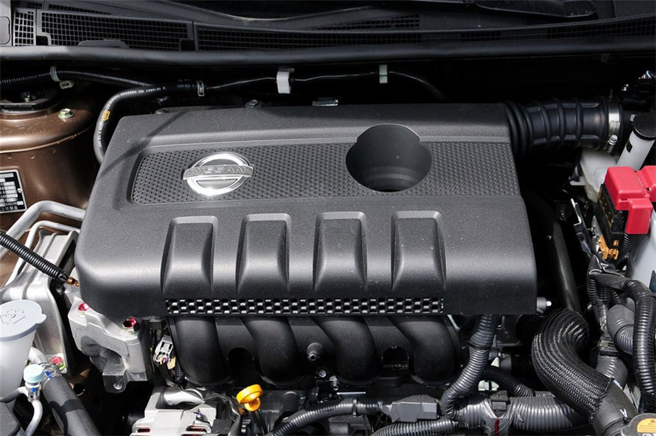 2012款 1.6L MT 豪华版 引擎底盘