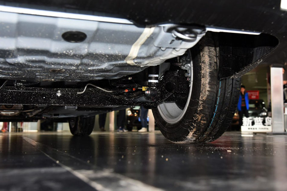 2016款 1.6XV CVT智尊版 引擎底盘