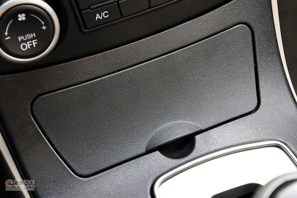 2011款奔腾B70高清到店实拍