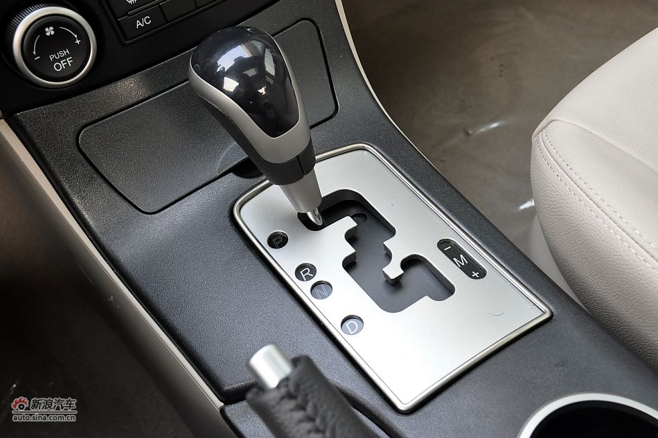 2011款奔腾B70高清到店实拍