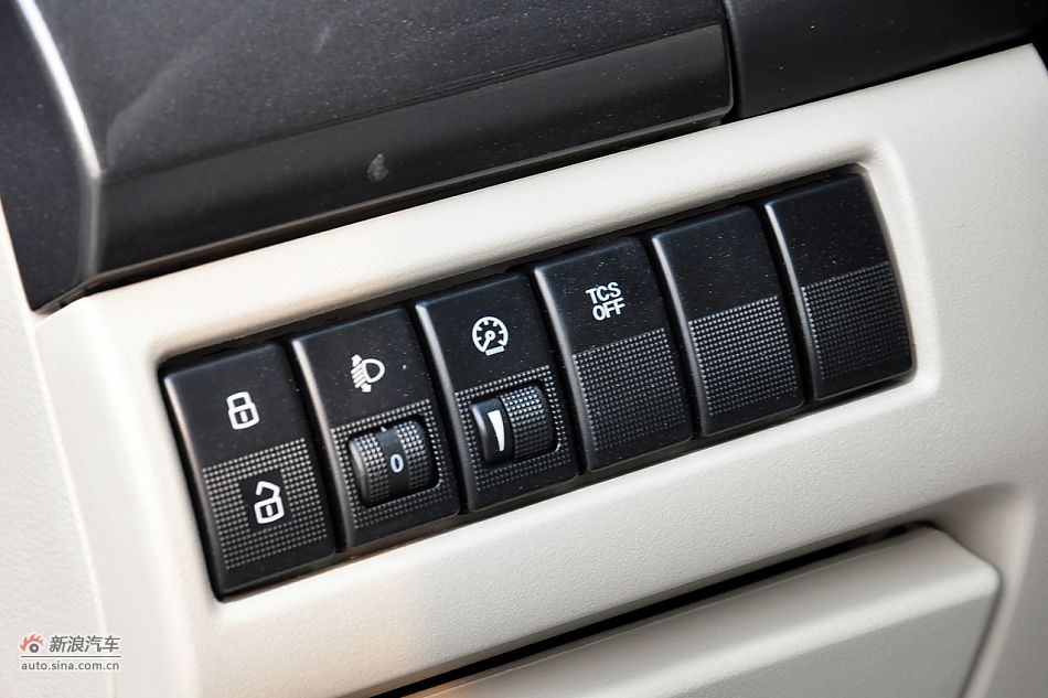 2011款奔腾B70高清到店实拍