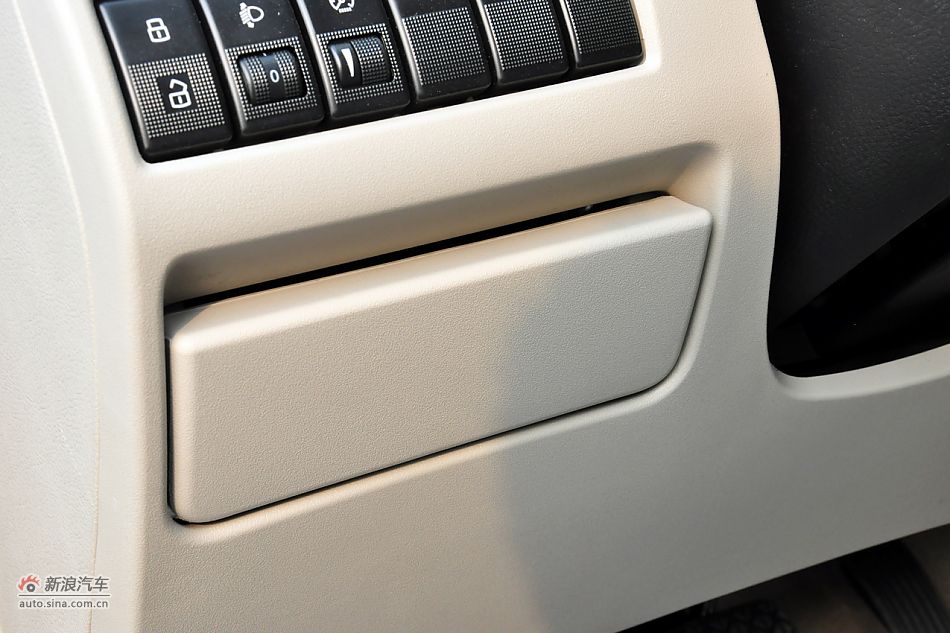 2011款奔腾B70高清到店实拍