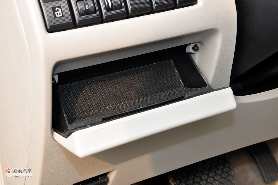 2011款奔腾B70高清到店实拍