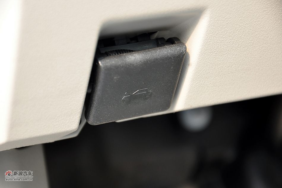 2011款奔腾B70高清到店实拍