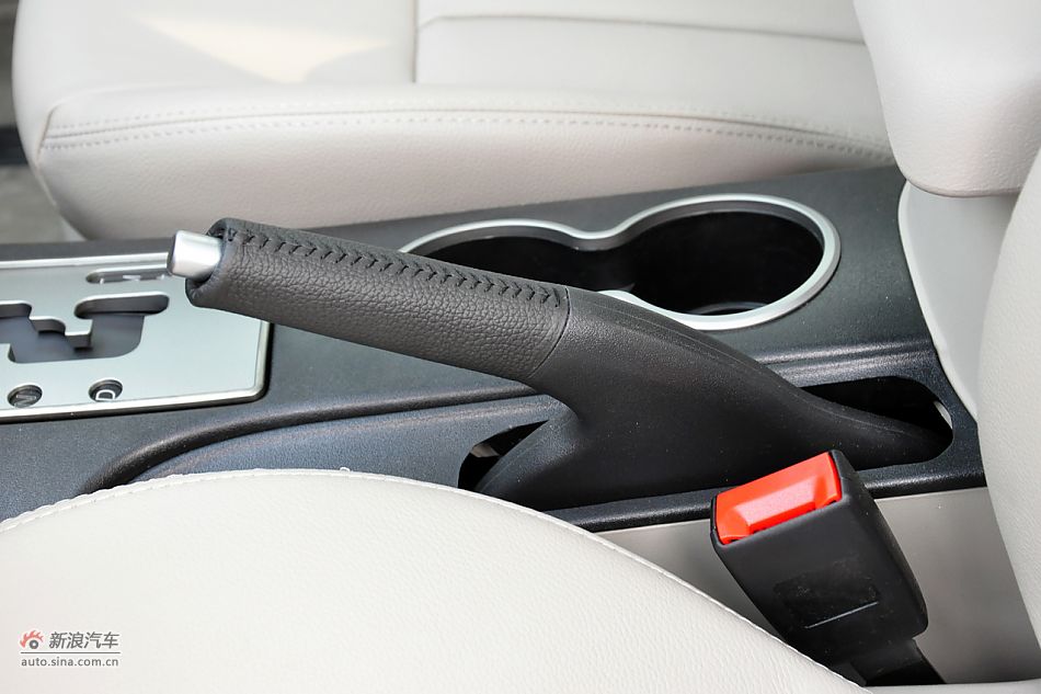 2011款奔腾B70高清到店实拍