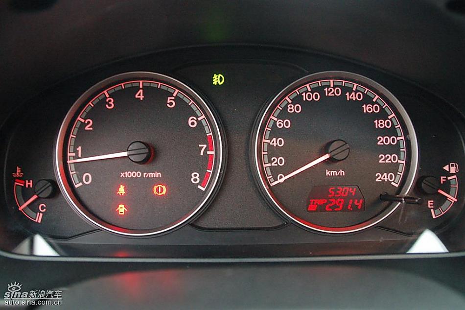 08款一汽奔腾6MT内饰