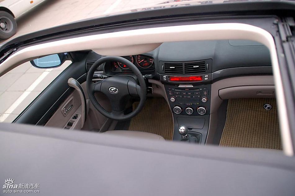 08款一汽奔腾6MT内饰