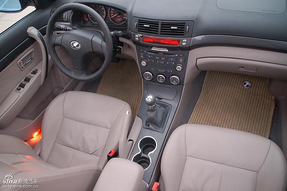 08款一汽奔腾6MT内饰