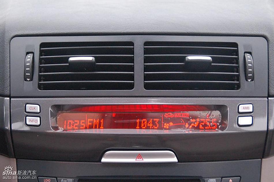 08款一汽奔腾6MT内饰