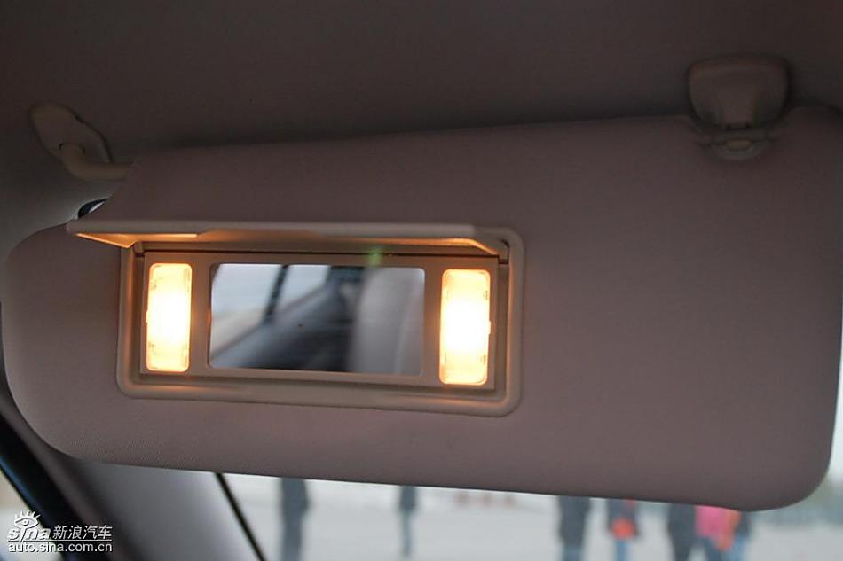 08款一汽奔腾6MT内饰