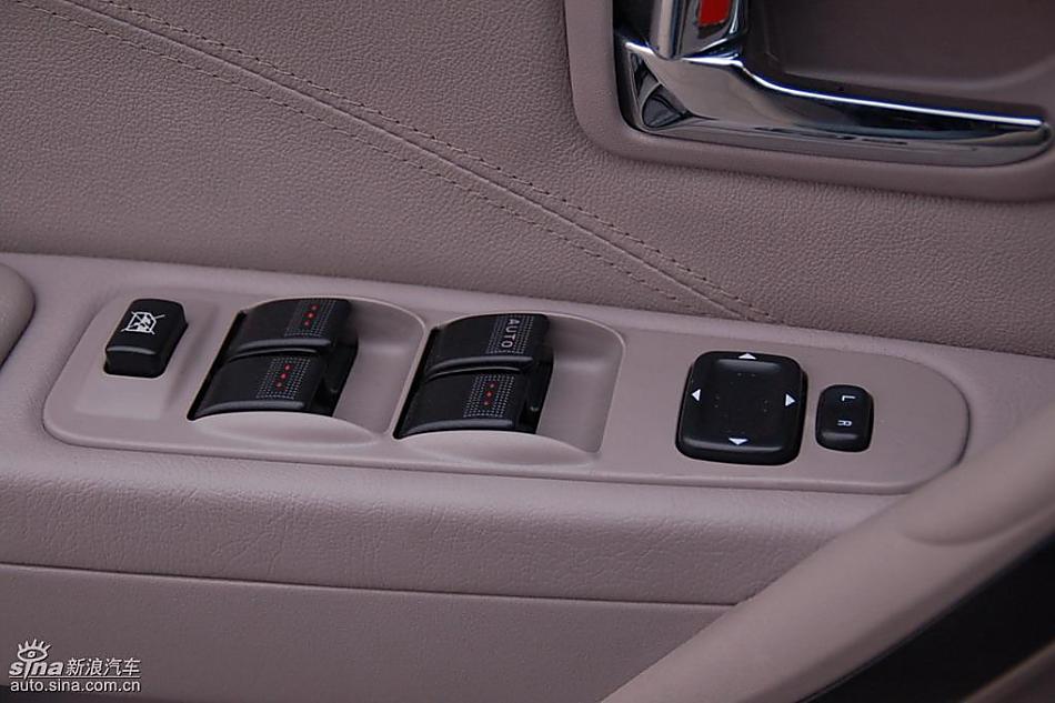 08款一汽奔腾6MT内饰