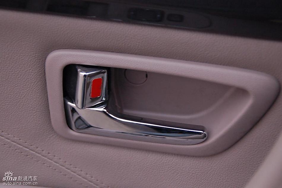 08款一汽奔腾6MT内饰