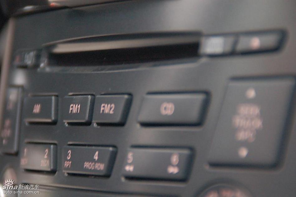 08款一汽奔腾6MT内饰