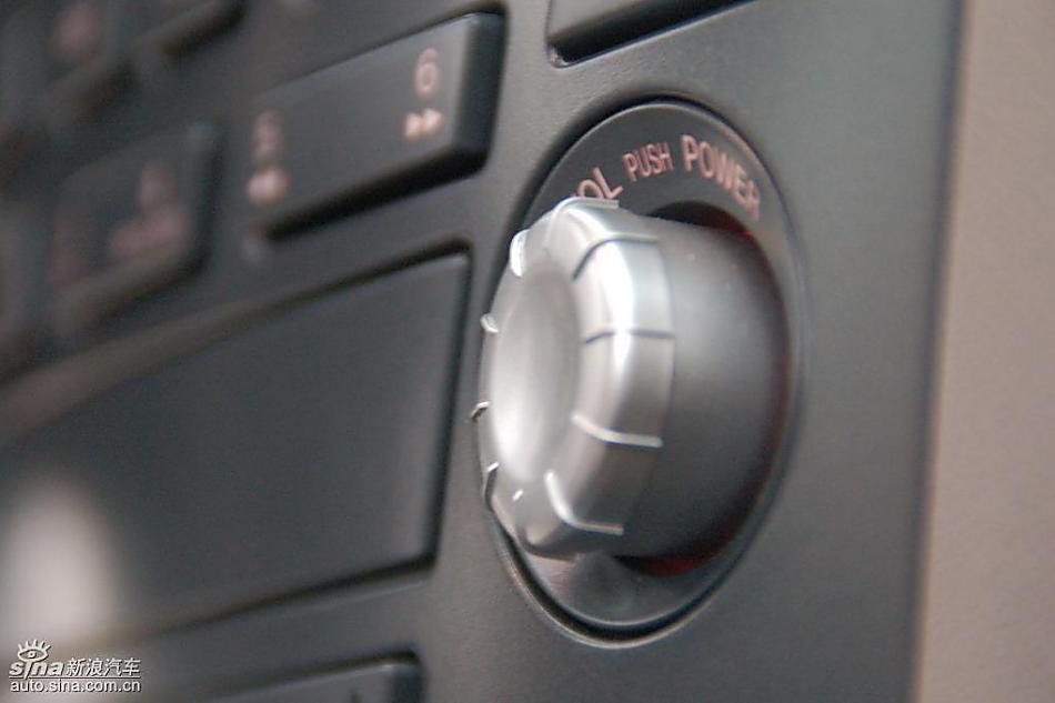 08款一汽奔腾6MT内饰
