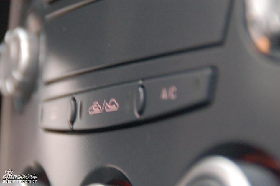 08款一汽奔腾6MT内饰