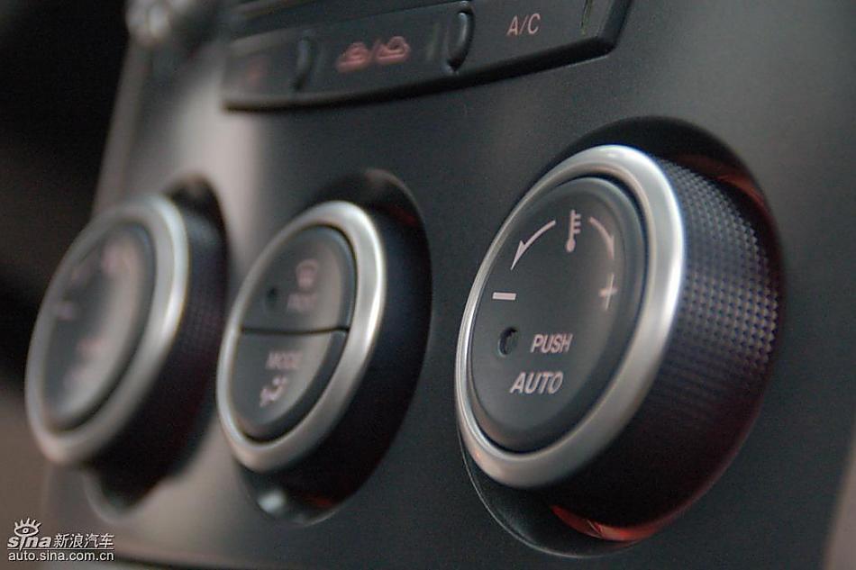 08款一汽奔腾6MT内饰