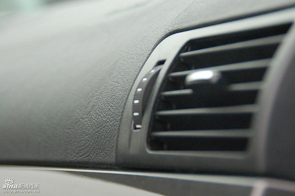 08款一汽奔腾6MT内饰