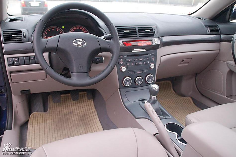 08款一汽奔腾6MT内饰