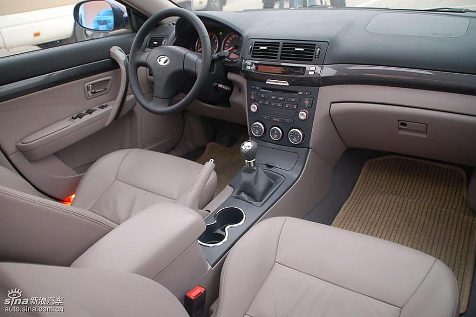 08款一汽奔腾6MT内饰