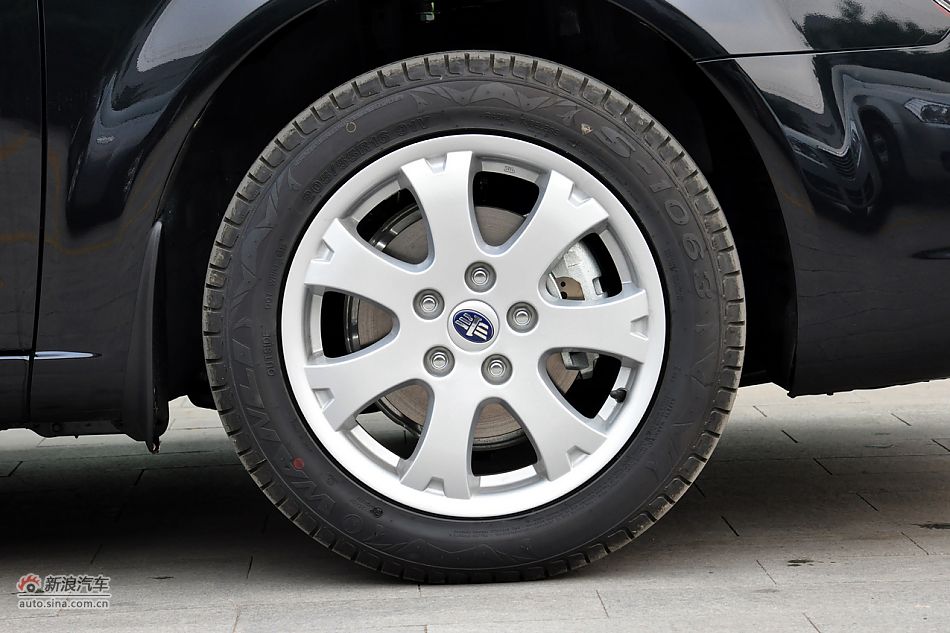 2011款奔腾B70高清到店实拍