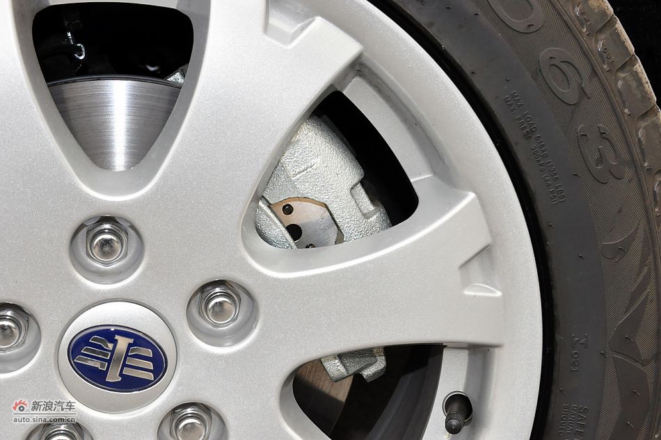 2011款奔腾B70高清到店实拍