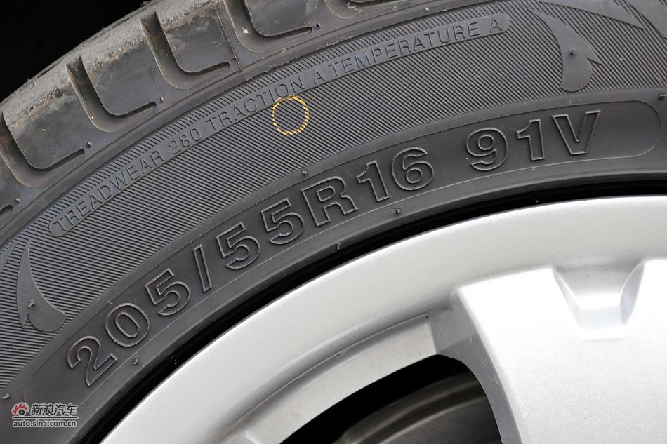 2011款奔腾B70高清到店实拍