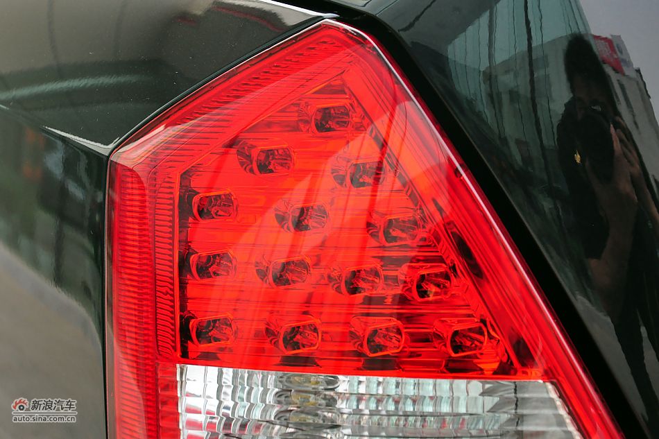 2011款奔腾B70高清到店实拍