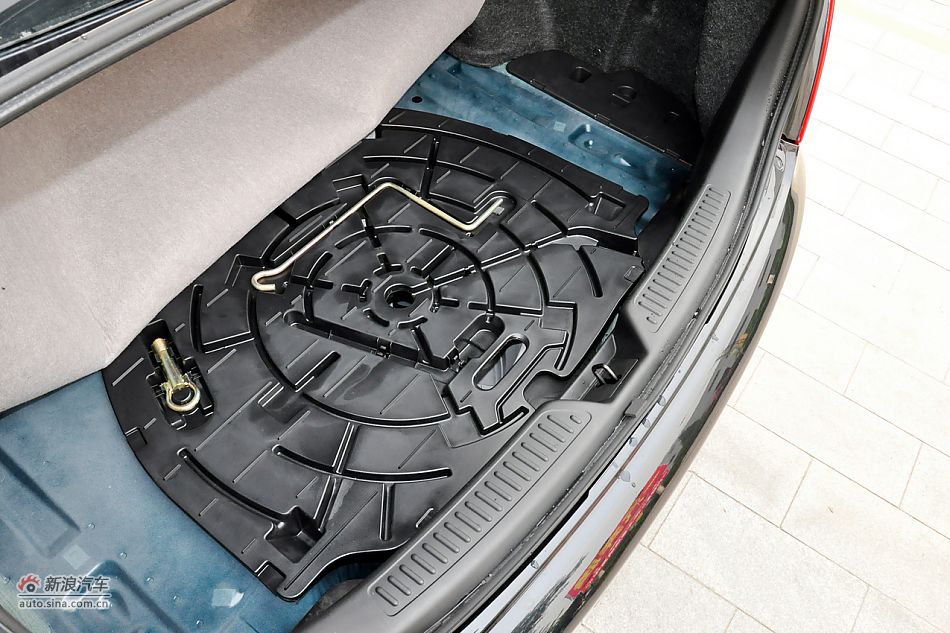 2011款奔腾B70高清到店实拍