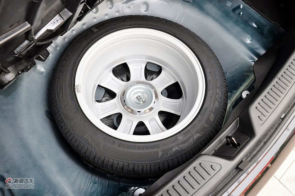 2011款奔腾B70高清到店实拍