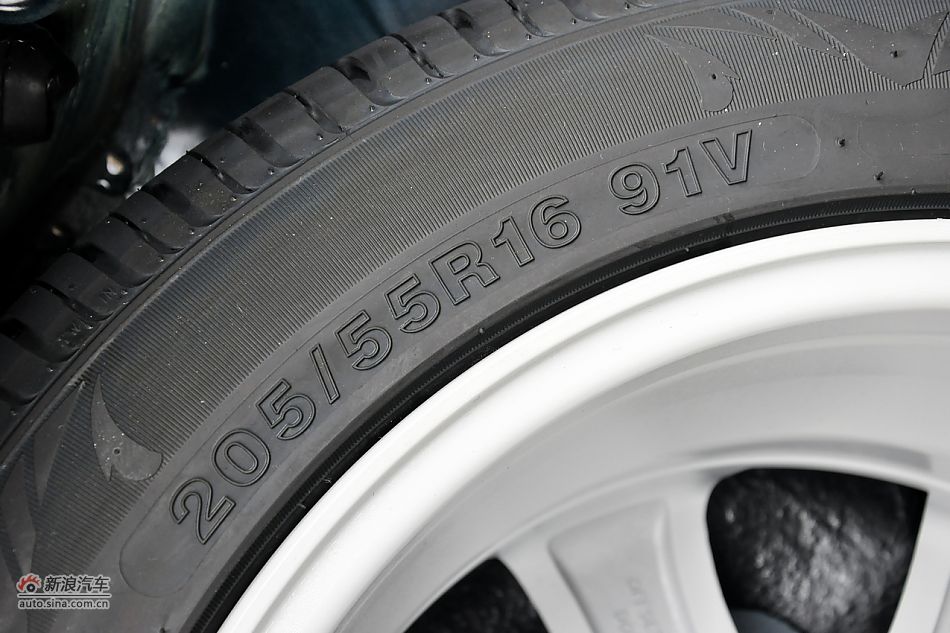 2011款奔腾B70高清到店实拍