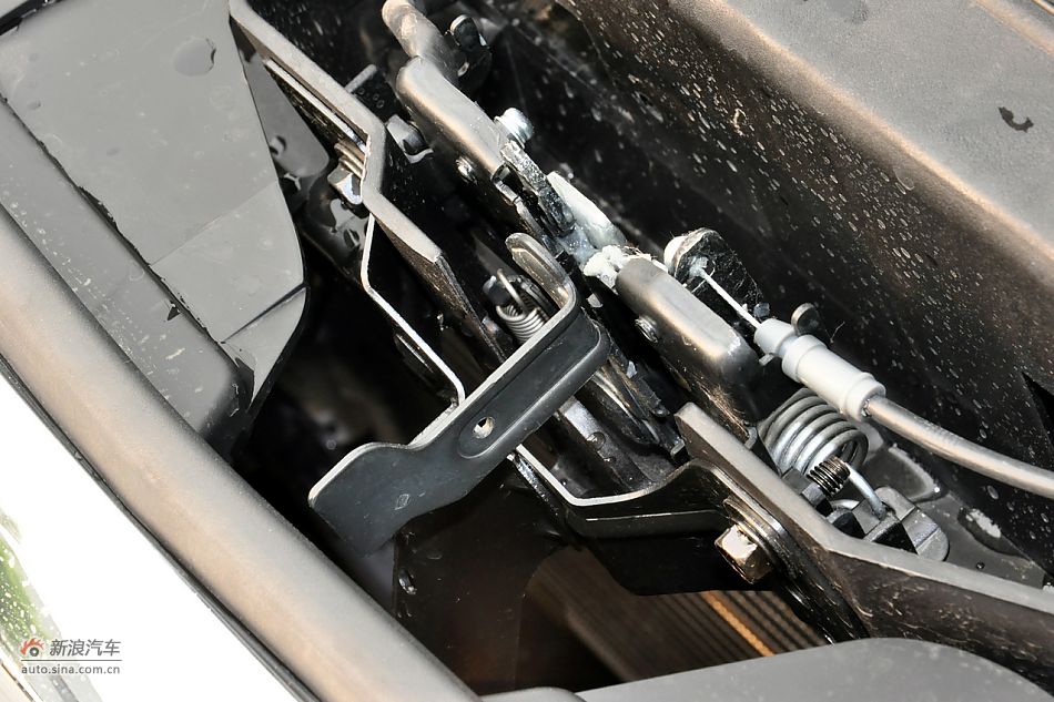 2011款奔腾B70高清到店实拍